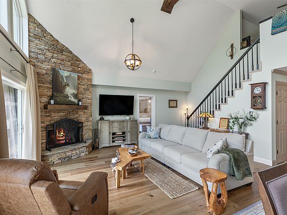 4th image of 48 Mountain Brook Way
