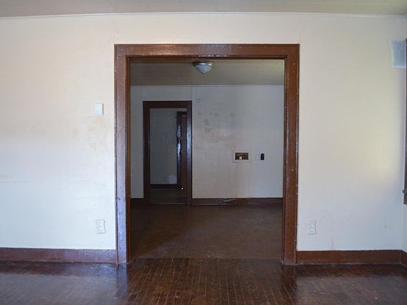 5th image of 412 SW 44th St
