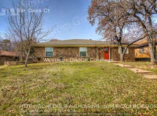 1916 Bay Oaks Ct, Fort Worth, TX 76112