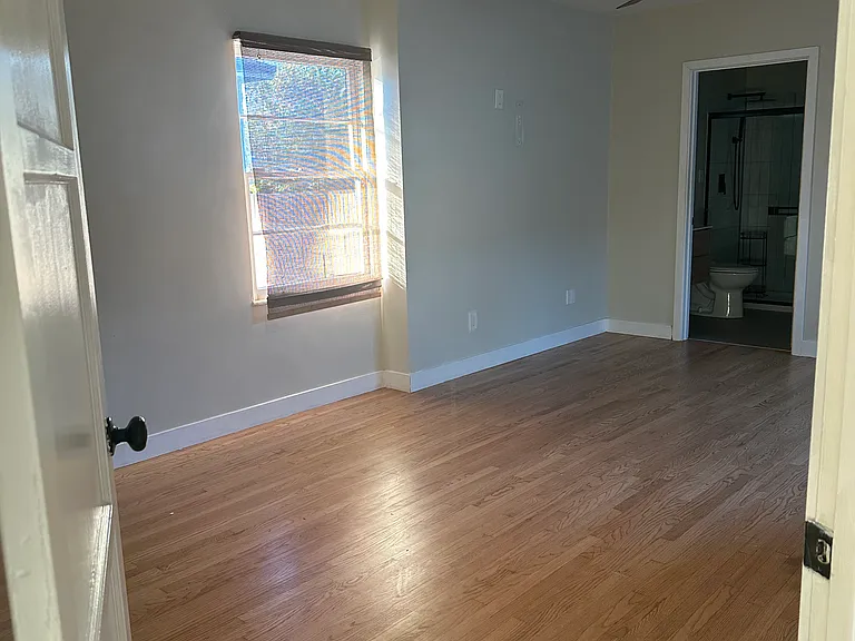 Magnolia Ave — Photo 18