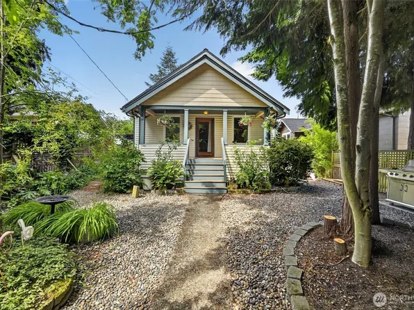 8045 26th Avenue NW, Seattle, WA 98117