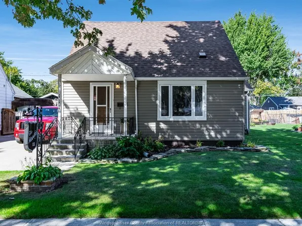 111 Mill St E, Leamington, ON N8H 1S4