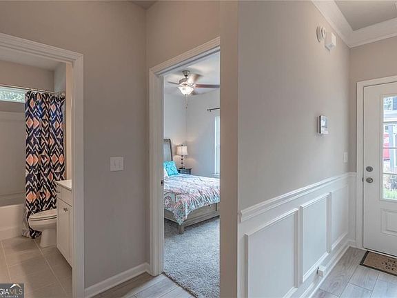 2nd image of 157 Red Oak Ln