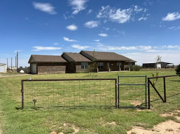 3931 Macaw, Ropesville, TX 79358