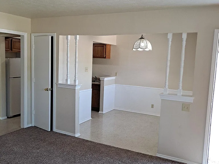 2220 W Hickory St — Photo 6