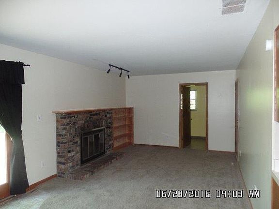 4th image of 310 Bon Air Dr