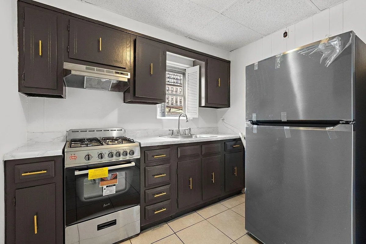 Building Photo - 8 Perrine Ave #2