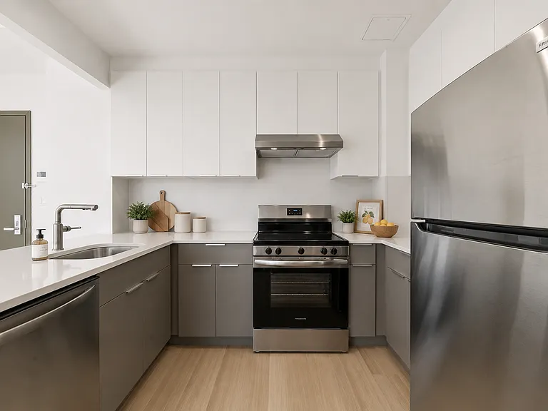 46-06 11th St #6F — Photo 3
