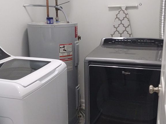 4th image of 341 Gilman Ln