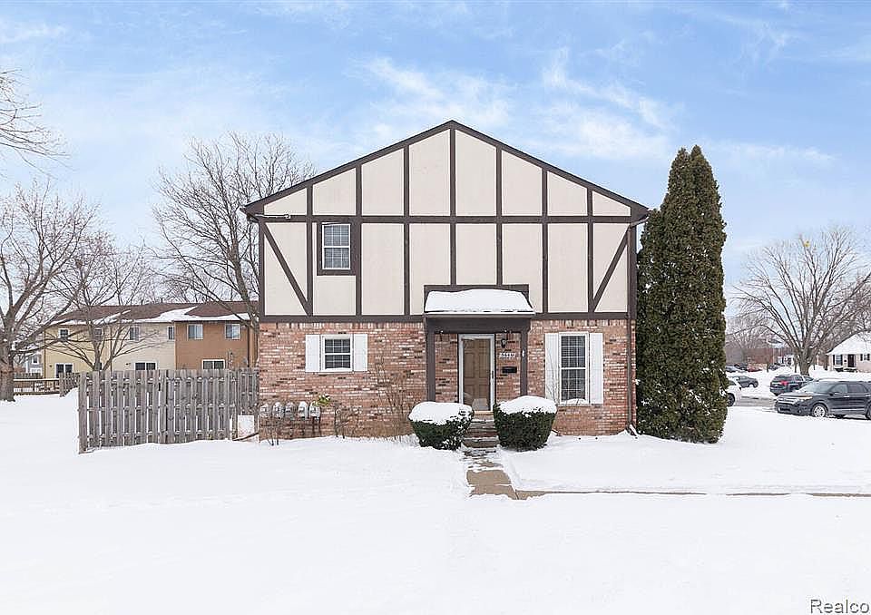 1st image of 36461 Park Place Dr