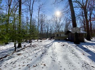 102 White Oak Dr, Shohola, PA 18458