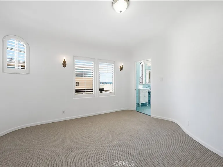 1602 The Strand — Photo 24