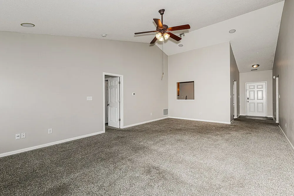 3 bed, 2.0 bath, 1506 sqft, $1,900 — Photo 3
