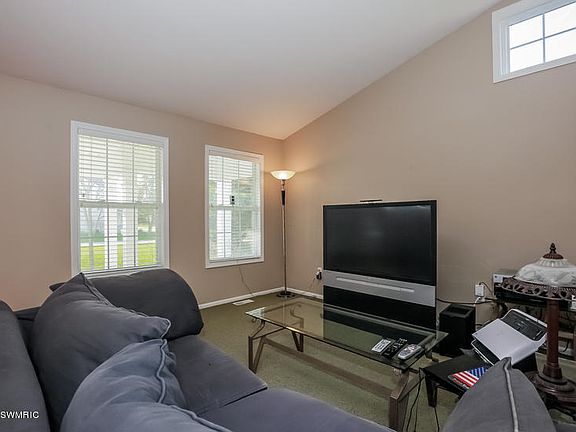 4th image of 5674 E De Blaay Ct SE