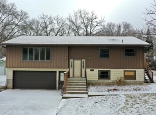 1609 7 1/2 St SW, Willmar, MN 56201