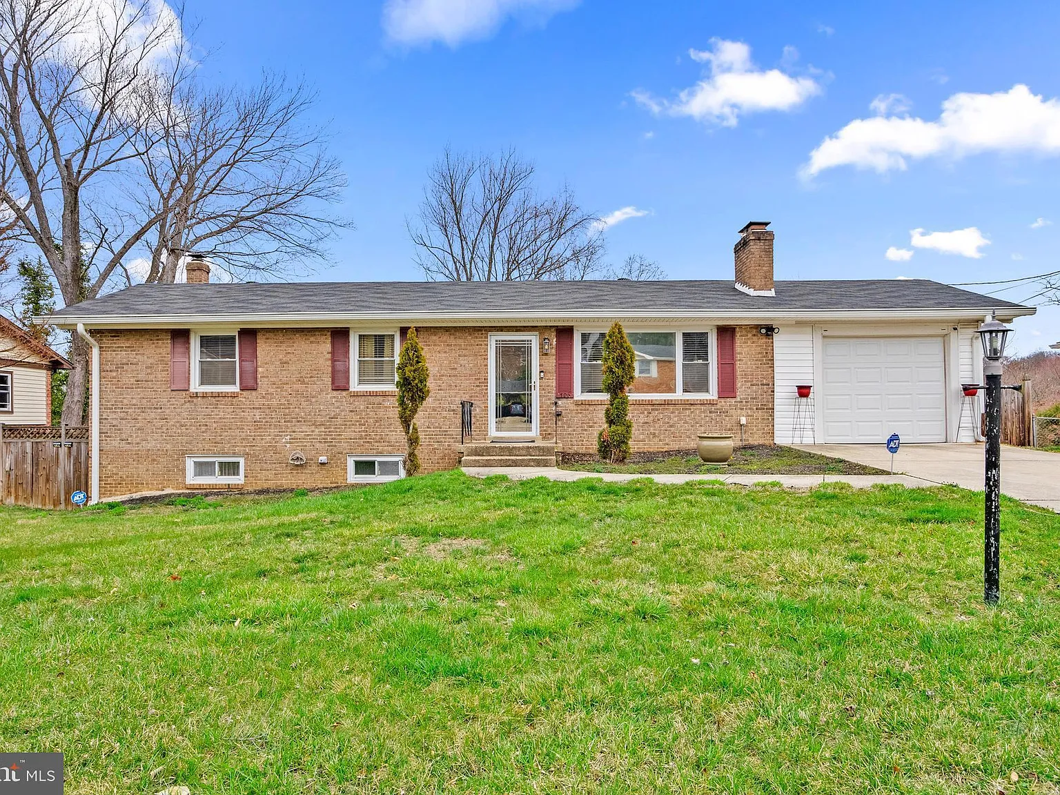 2 bed, 1.0 bath, 1125 sqft, $1,600 — Photo 1