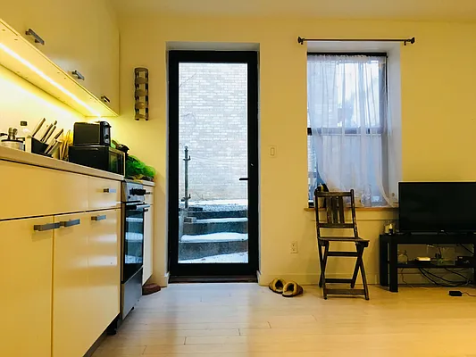 Rented by Nooklyn NYC LLC | media 85