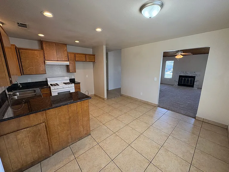 869 Belmont St — Photo 24