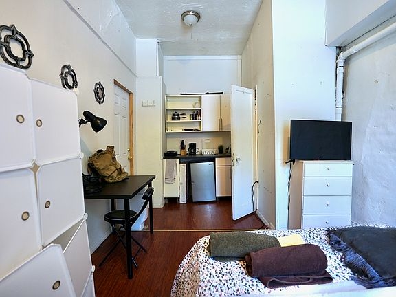 3rd image of 57 Bartlett Pl #1F