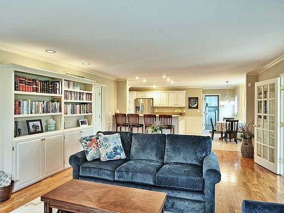 3rd image of 509 Sandalwood Dr