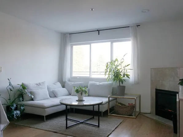 3717 California Ave SW APT 402, Seattle, WA 98116