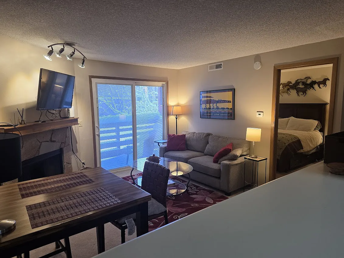 1 bed, 550 sqft, $1,985 — Photo 2