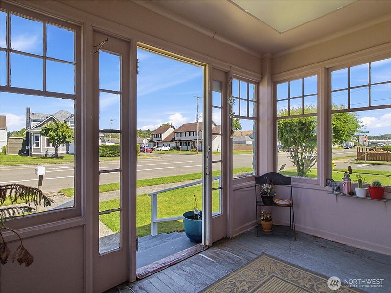 4th image of 1003 W Market Street