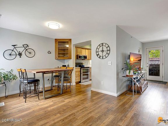 4th image of 1909 Parkside Dr