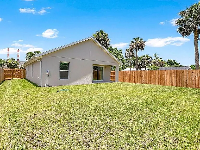 889 Dunbar St — Photo 20