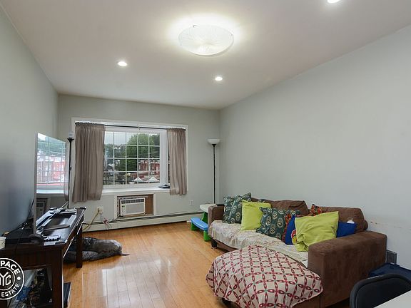 3rd image of 440 Midwood St APT 1