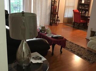 10 Canterbury Sq, Alexandria, VA 22304
