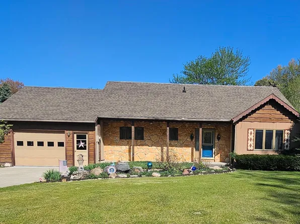 8764 Saunders Rd, Sterling, MI 48659