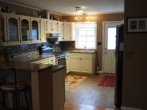 4th image of 925 Tennessee Dr