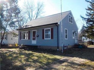 385 N 7th St, Lewiston, NY 14092