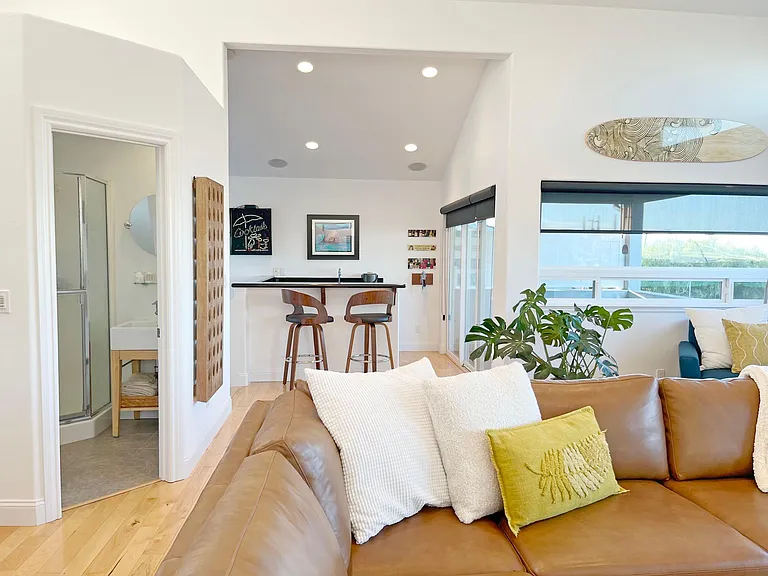 2440 Greenwood Ave — Photo 31