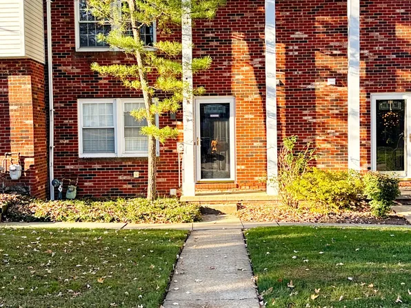 2065 Higby Dr #B, Stow, OH 44224