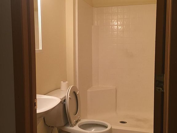 2nd image of 15 Lincolnway APT B