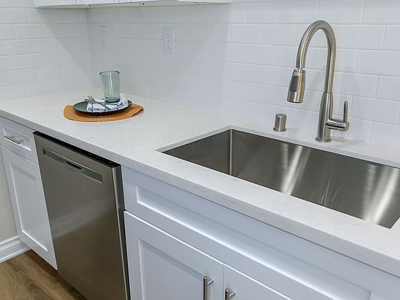 3rd image of 518 E Washington Blvd APT 4