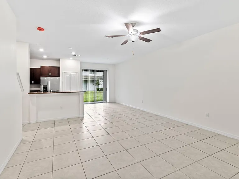 14442 Editors Note St — Photo 11