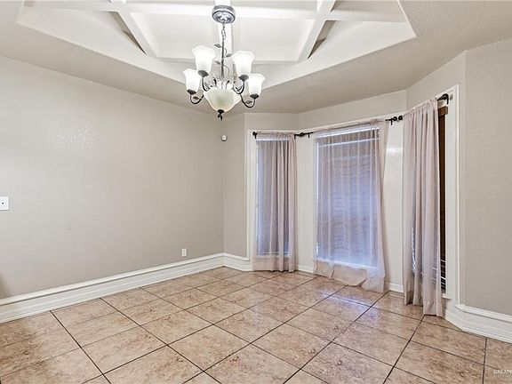 4th image of 1000 Paradise Cir