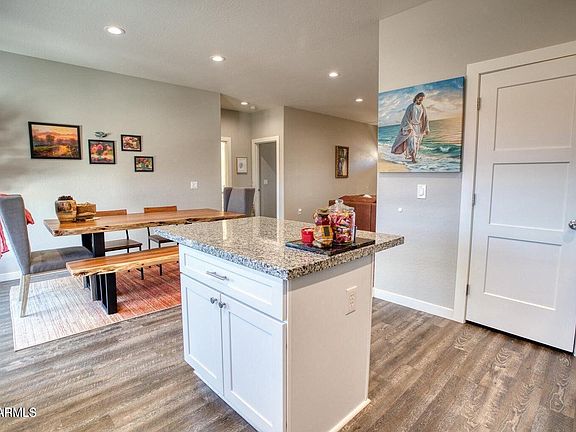 4th image of 745 E COBBLE Lane