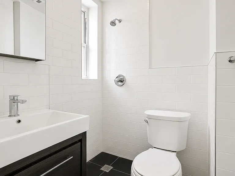 292 Nassau Ave #1R — Photo 4