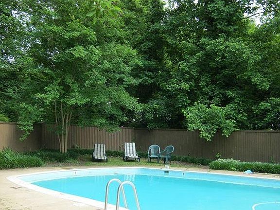 3rd image of 413 Wheaton Pl APT K
