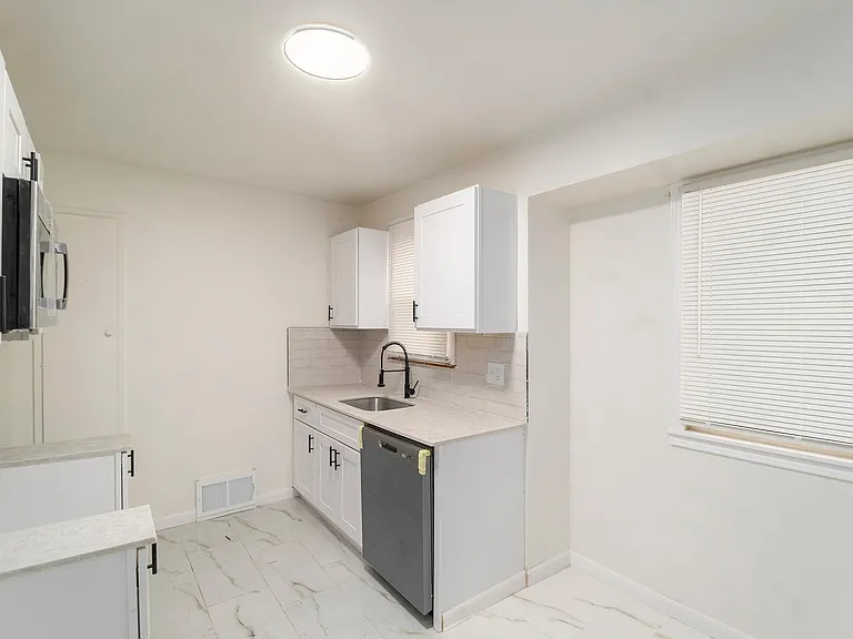7281 Rockdale St — Photo 5