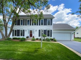 1205 Cobblers Xing, Elgin, IL 60120