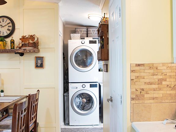 4th image of 3033 Townline Rd #206