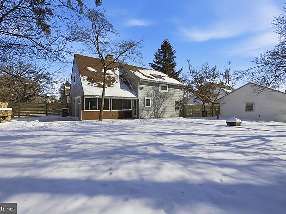 4th image of 8004 Gladstone Rd