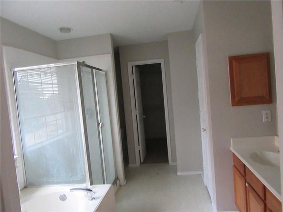2nd image of 3909 Wallingford Dr