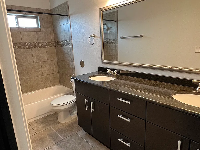 14636 Hunters Grove Ave — Photo 9