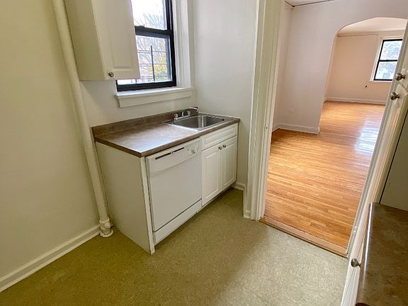 3rd image of 309 Hayward Ave